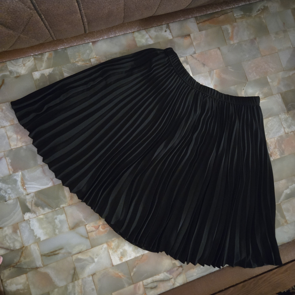 Banana Republic Black Pleated Skirt Elastic Waist Fully Lined Size 4 - Picture 6 of 6